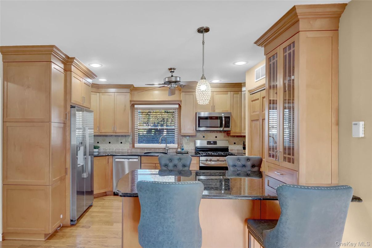 Dining room, Interior, Kitchen, Pendant Lights, Recessed Lighting, Stainless Steel Appliances, Wood Texture Flooring