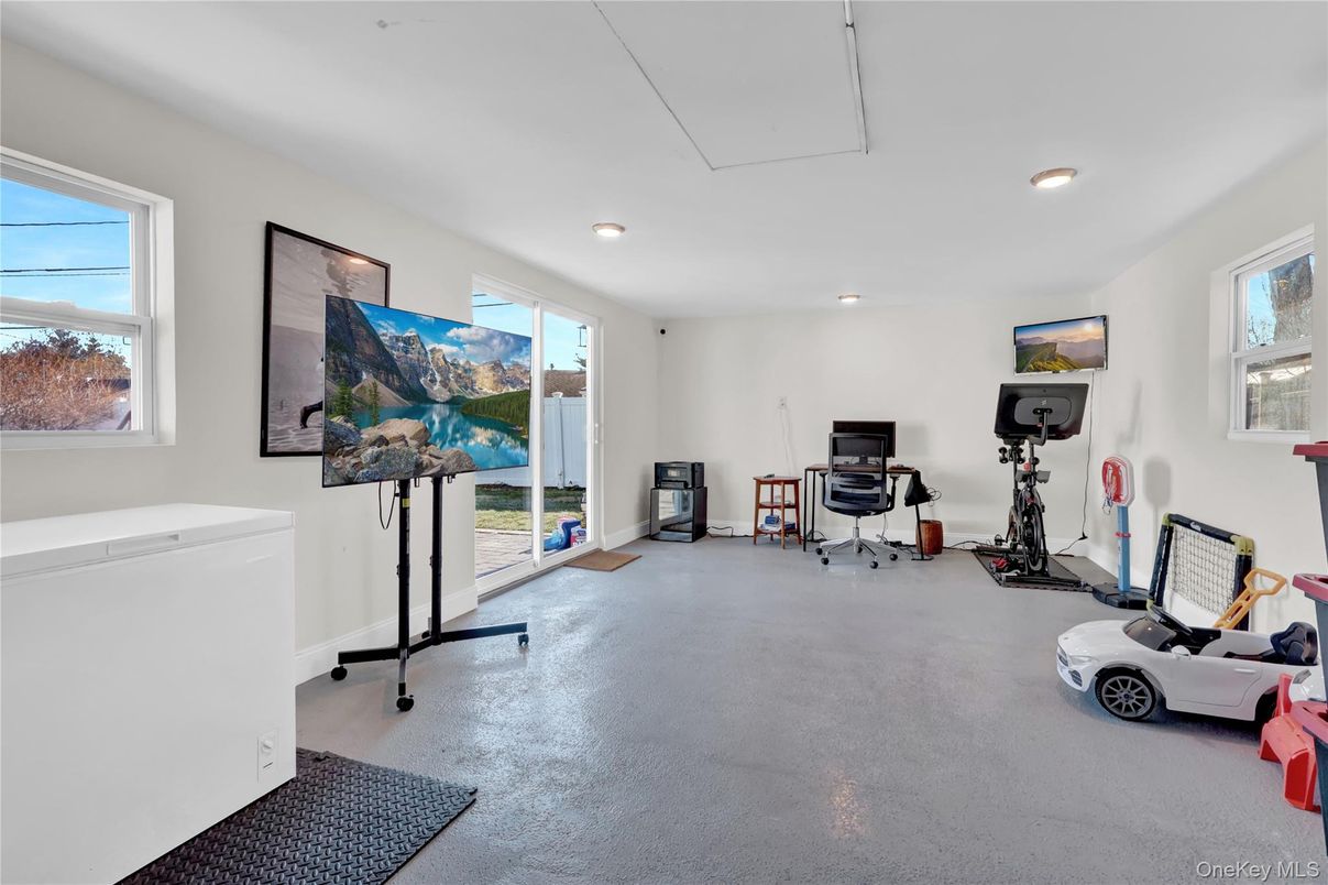 Fitness Equipment, Interior, Recessed Lighting