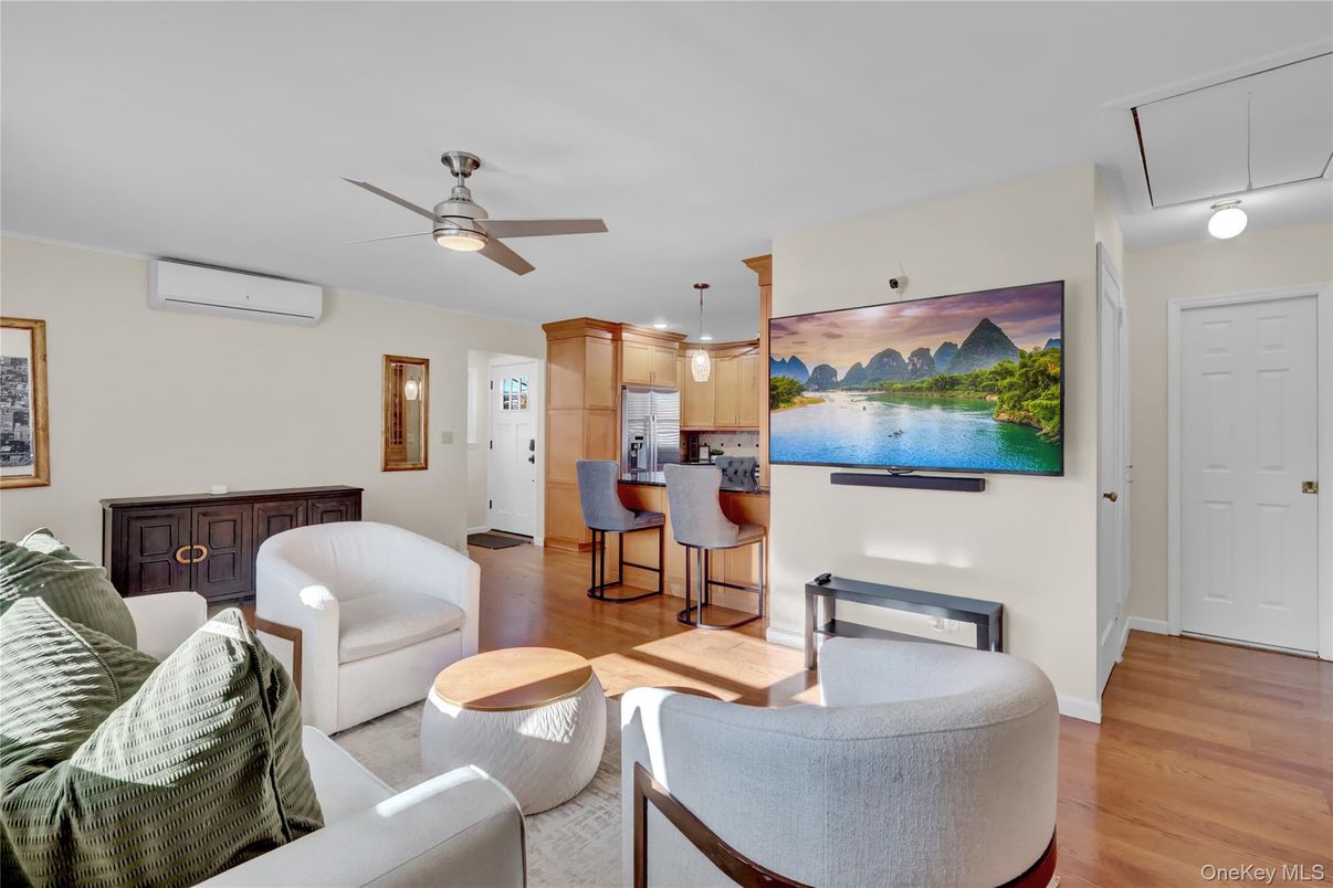 Interior, Kitchen, Living room, Pendant Lights, Wood Texture Flooring