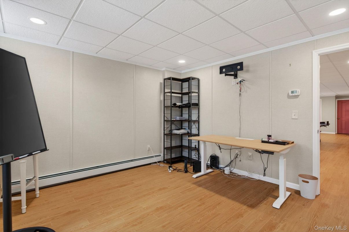 Interior, Recessed Lighting, Wood Texture Flooring