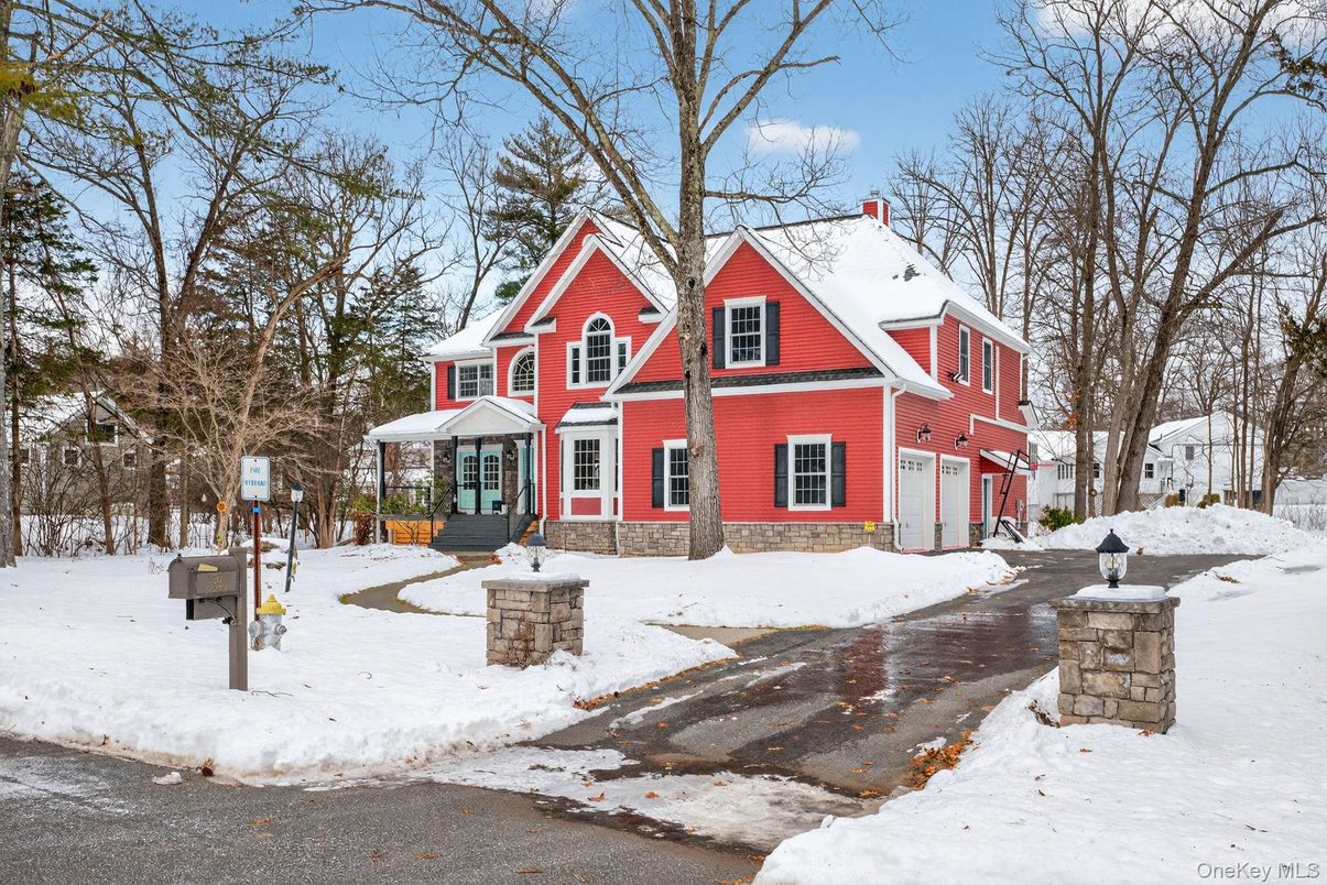 Exterior, Facade, Queen Anne Victorian