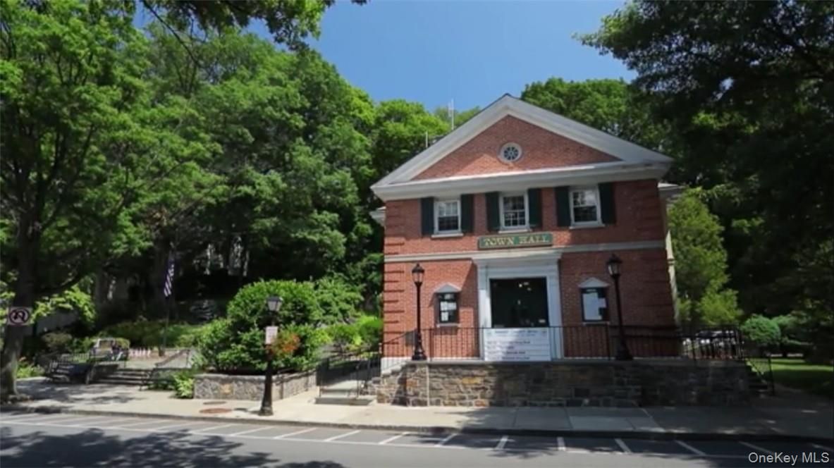 Exterior, Facade, Brick Facade, Georgian