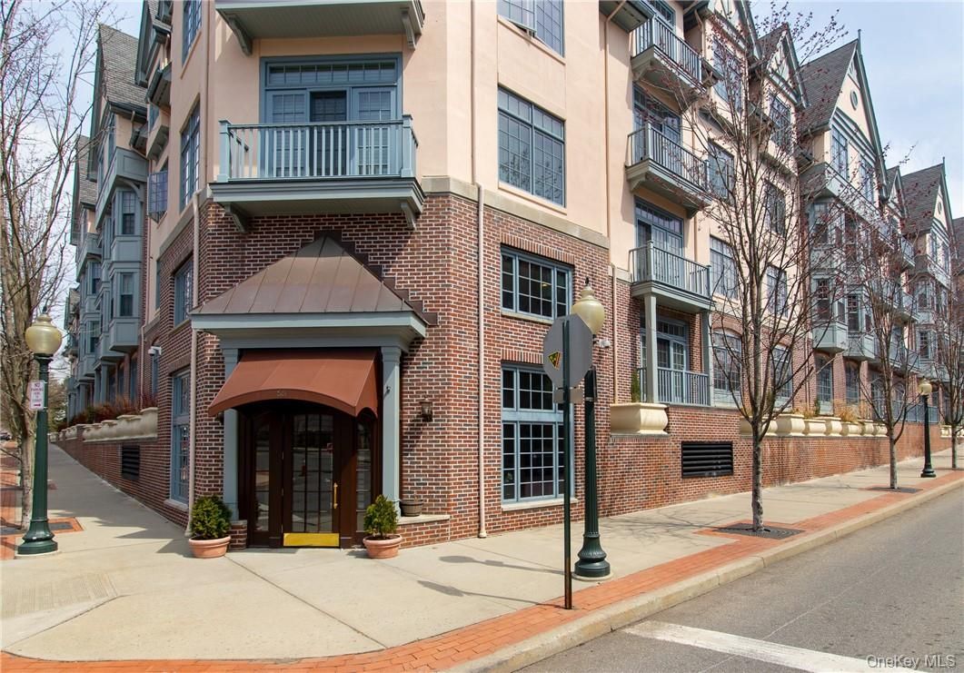 Exterior, Facade, Brick Facade, Rowhouse