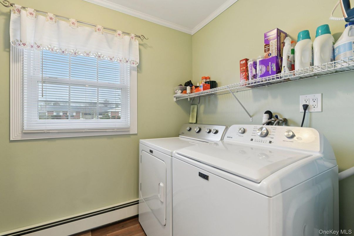Interior, Washer, Wood Texture Flooring