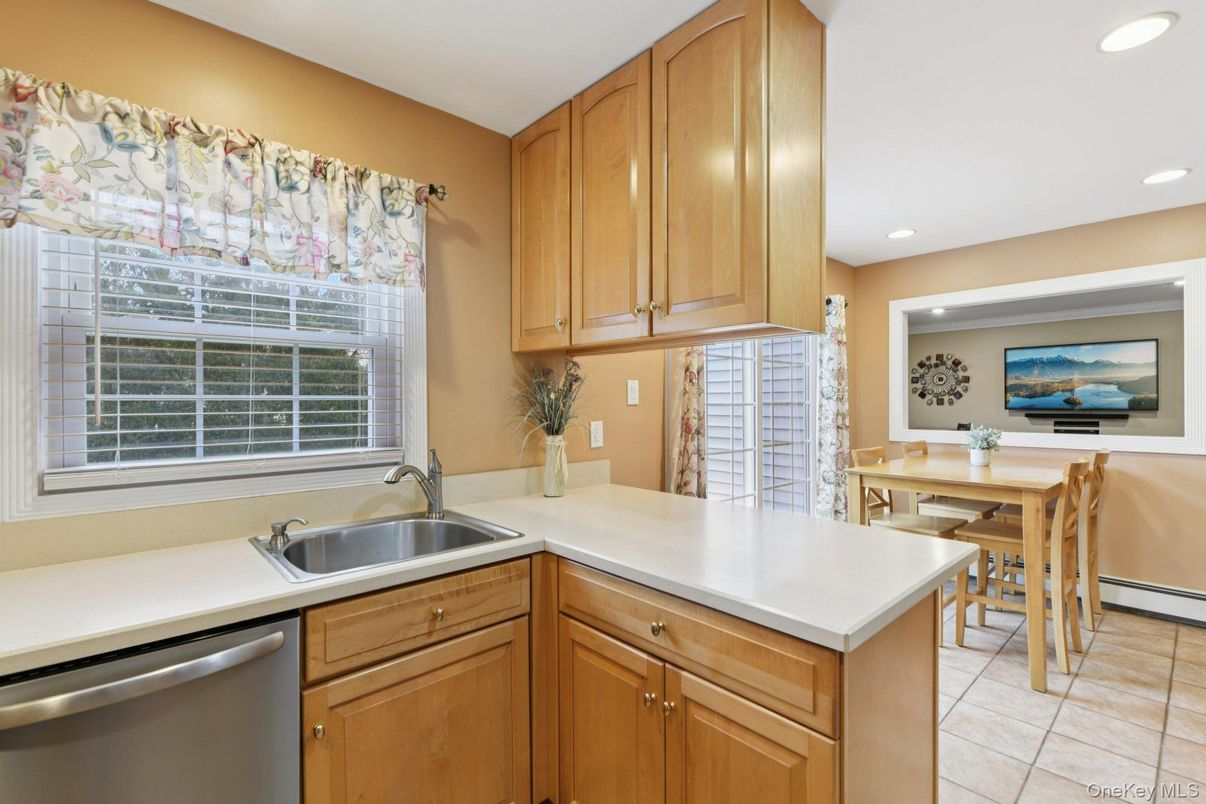 Dining room, Interior, Kitchen, Recessed Lighting, Stainless Steel Appliances