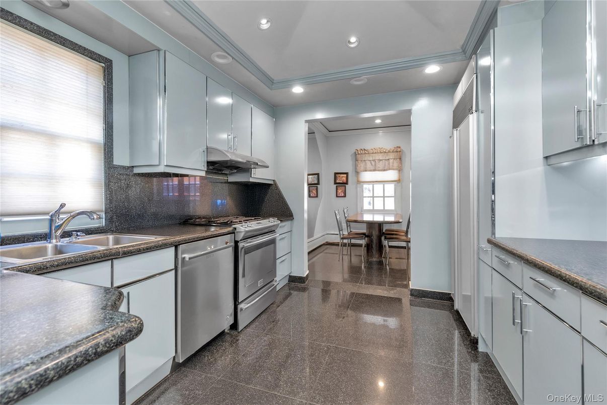 Dining room, Interior, Kitchen, Recessed Lighting