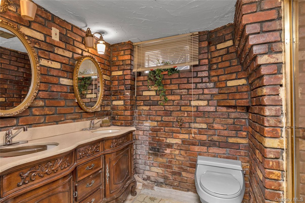 Bathroom, Dual Sink Vanities, Interior, Stone Walls