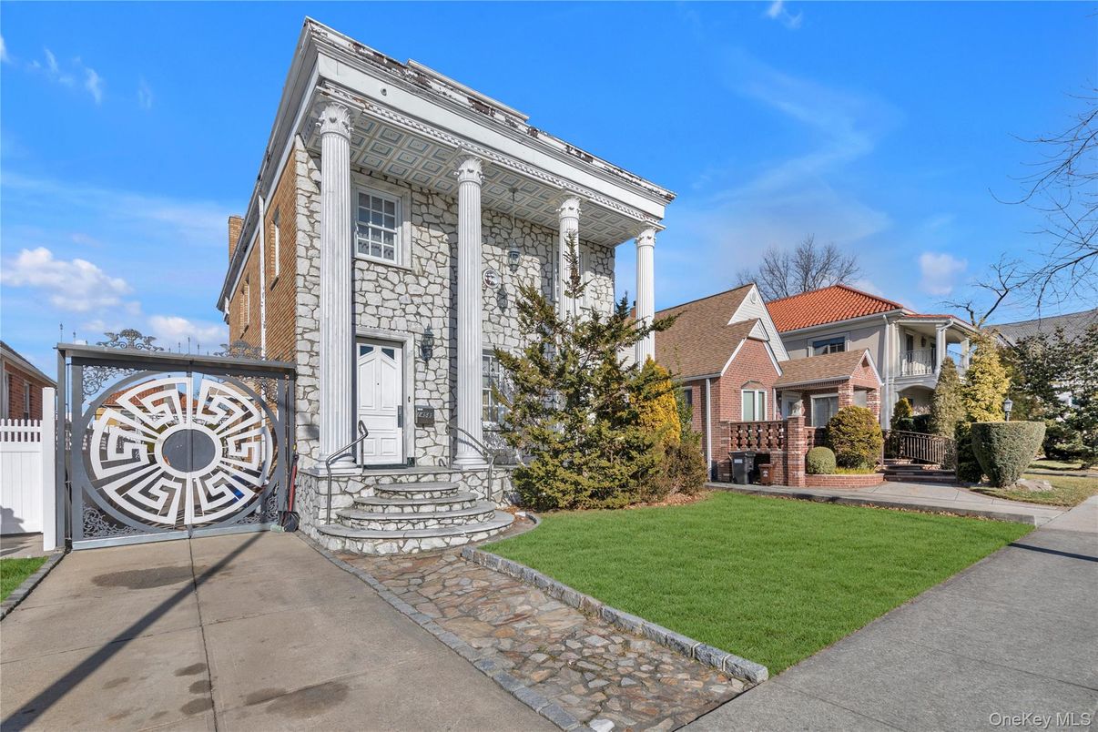 Exterior, Facade, Georgian