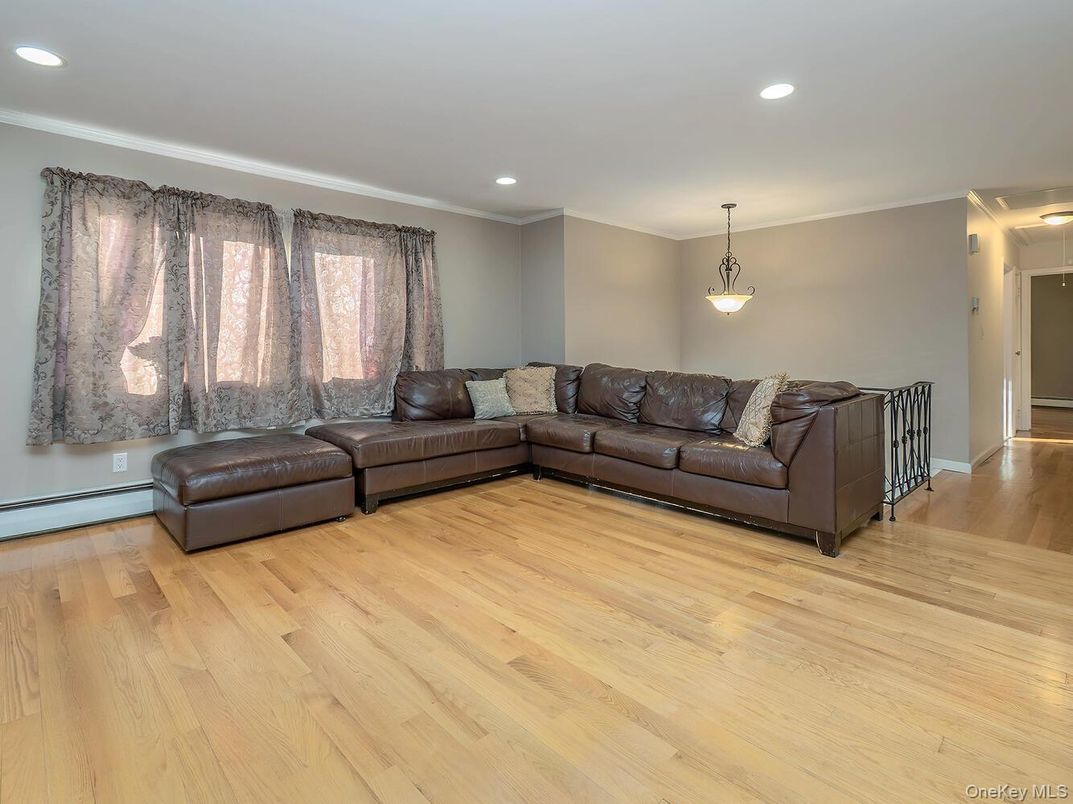 Interior, Living room, Pendant Lights, Recessed Lighting, Wood Texture Flooring