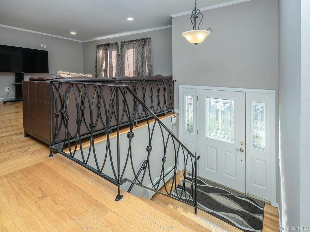 Interior, Pendant Lights, Recessed Lighting, Wood Texture Flooring