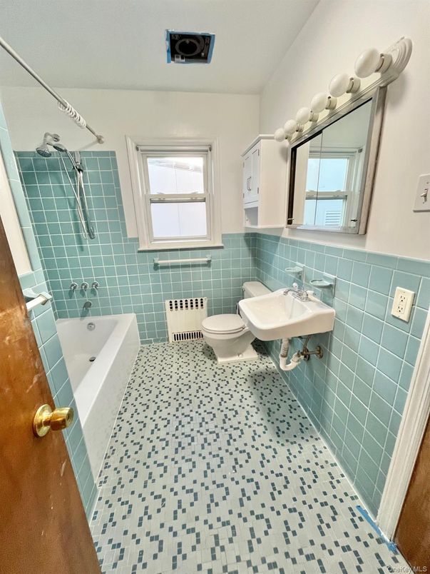Bathroom, Interior, Tile Countertops