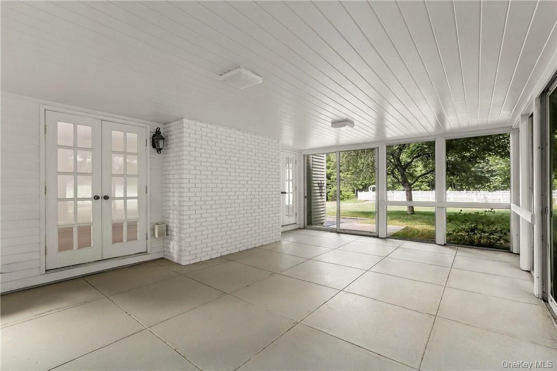 Empty room, Interior, Sun Room