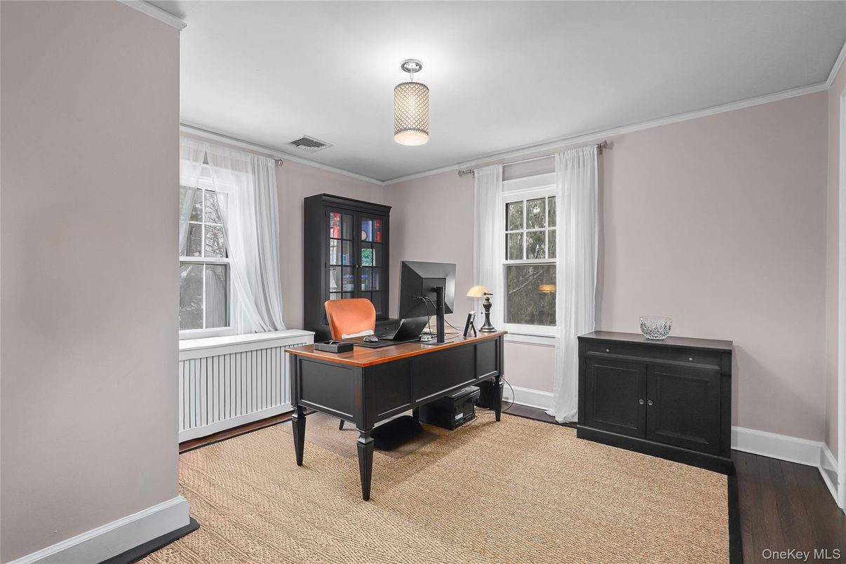 Home Office, Interior