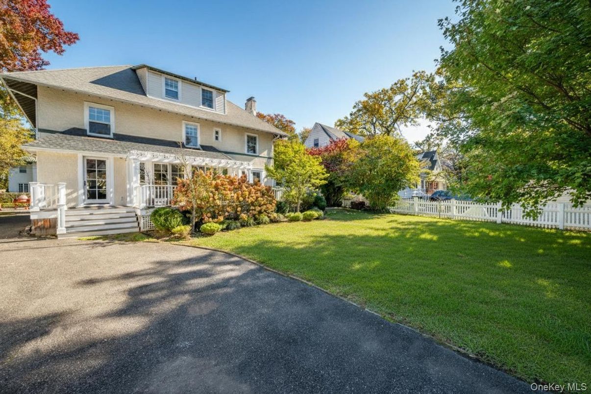 Backyard, Exterior, Facade, American Foursquare