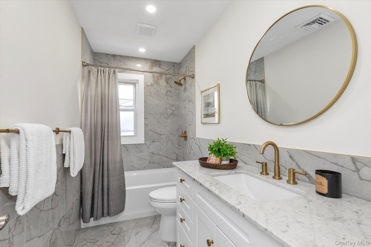 Bathroom, Interior, Marble, Marble Walls, Recessed Lighting