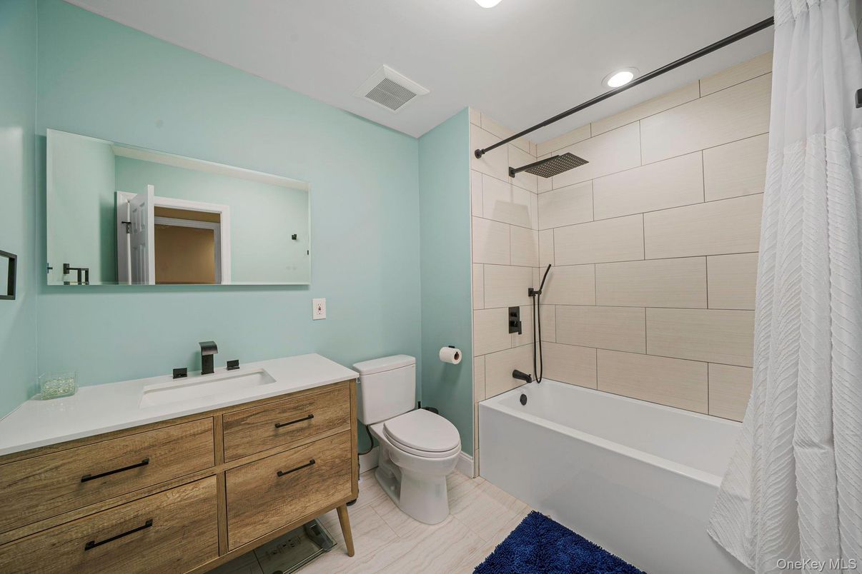 Bathroom, Interior, Recessed Lighting