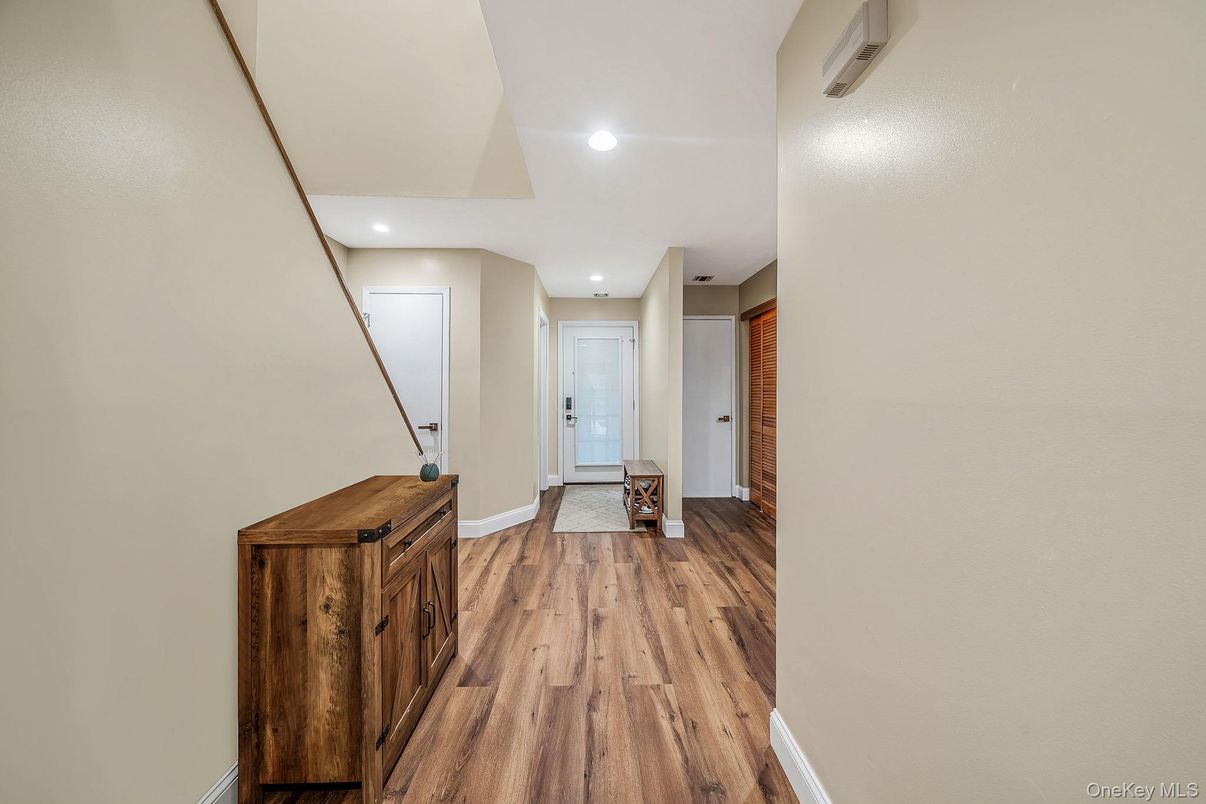Interior, Recessed Lighting, Wood Texture Flooring