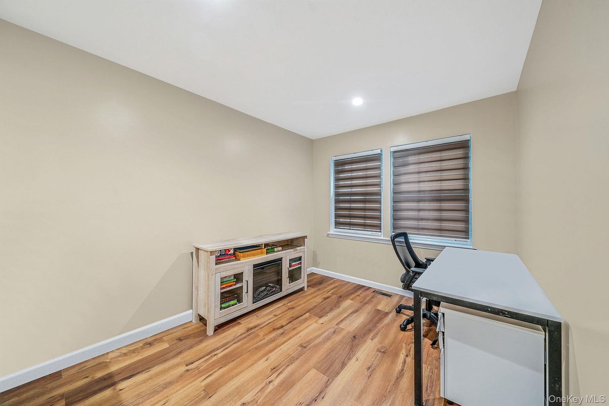 Home Office, Interior, Recessed Lighting, Wood Texture Flooring