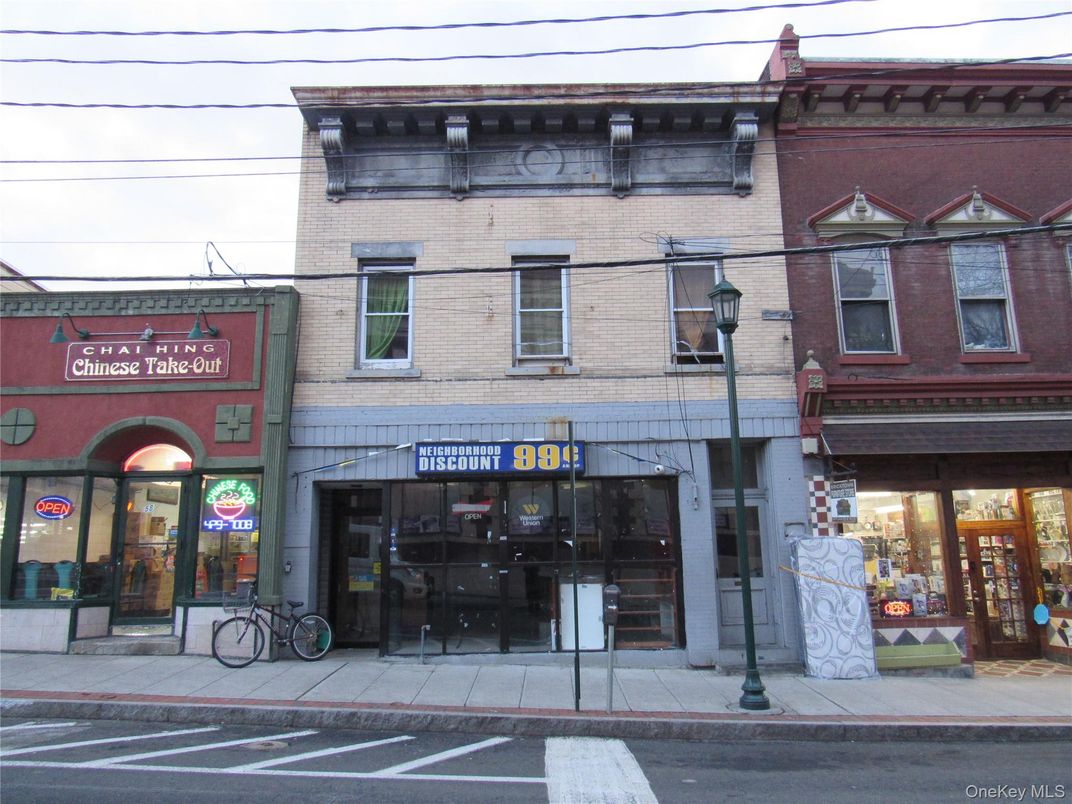 Exterior, Facade, Rowhouse
