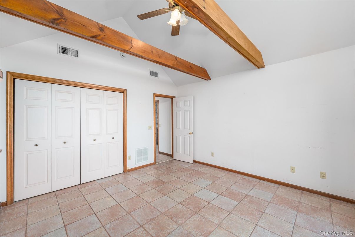 Empty room, Interior, Wooden Beams