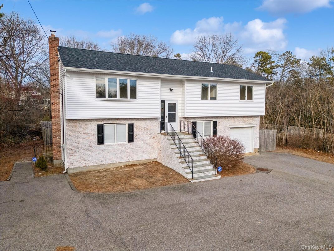 Attached, Exterior, Facade, Brick Facade, Raised Ranch