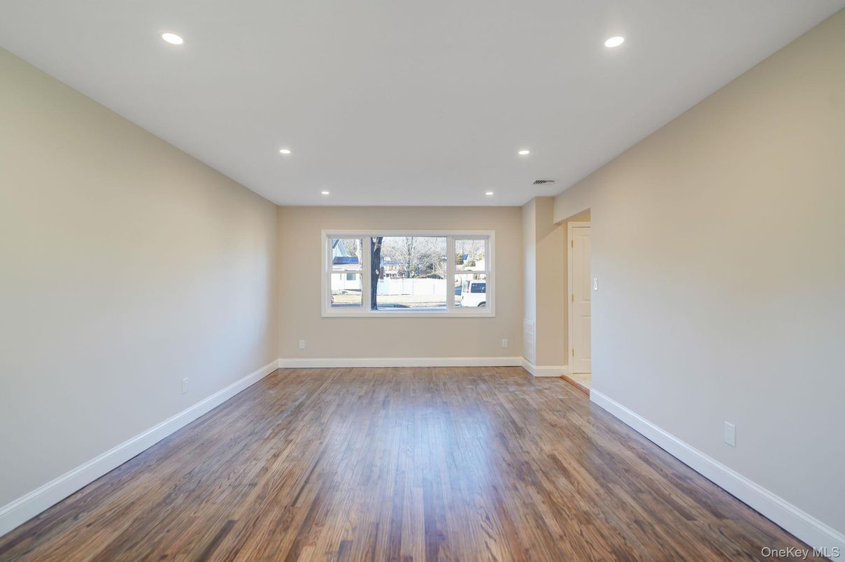 Empty room, Interior, Recessed Lighting, Wood Texture Flooring