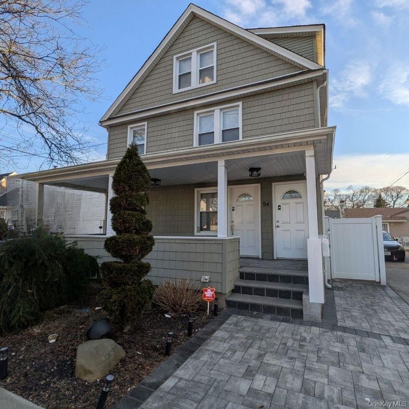 Exterior, Facade, Queen Anne Victorian
