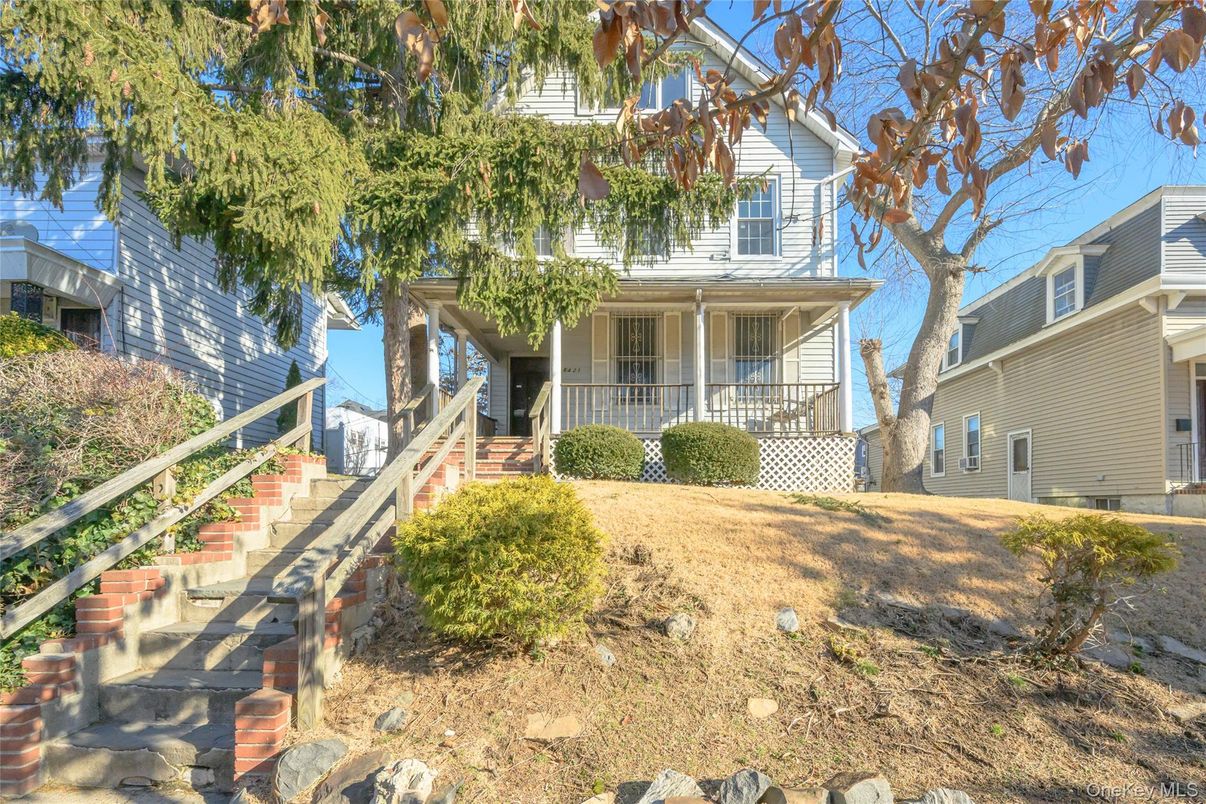 Exterior, Facade, American Foursquare