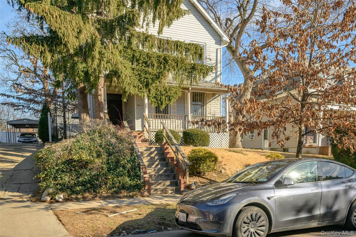 Exterior, Facade, Queen Anne Victorian