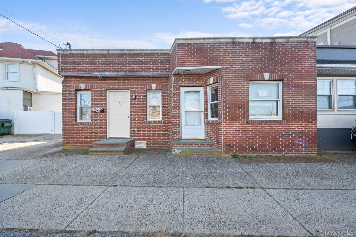 Exterior, Facade, Brick Facade, Cape Cod