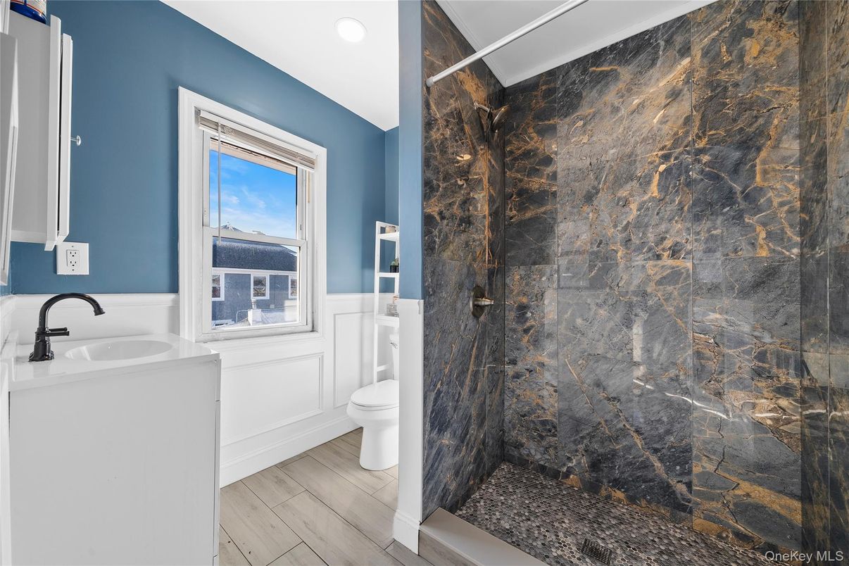 Bathroom, Interior, Recessed Lighting, Wood Texture Flooring