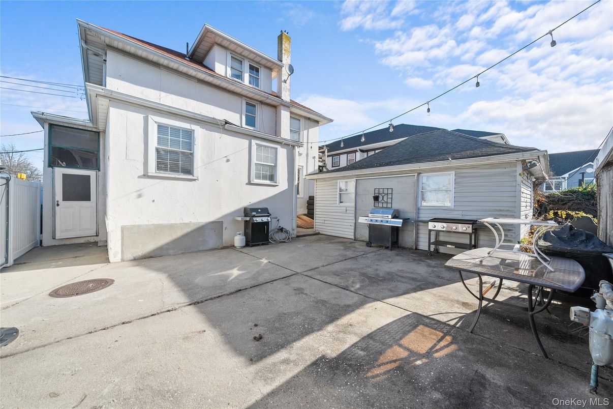 Exterior, Outdoor Kitchen