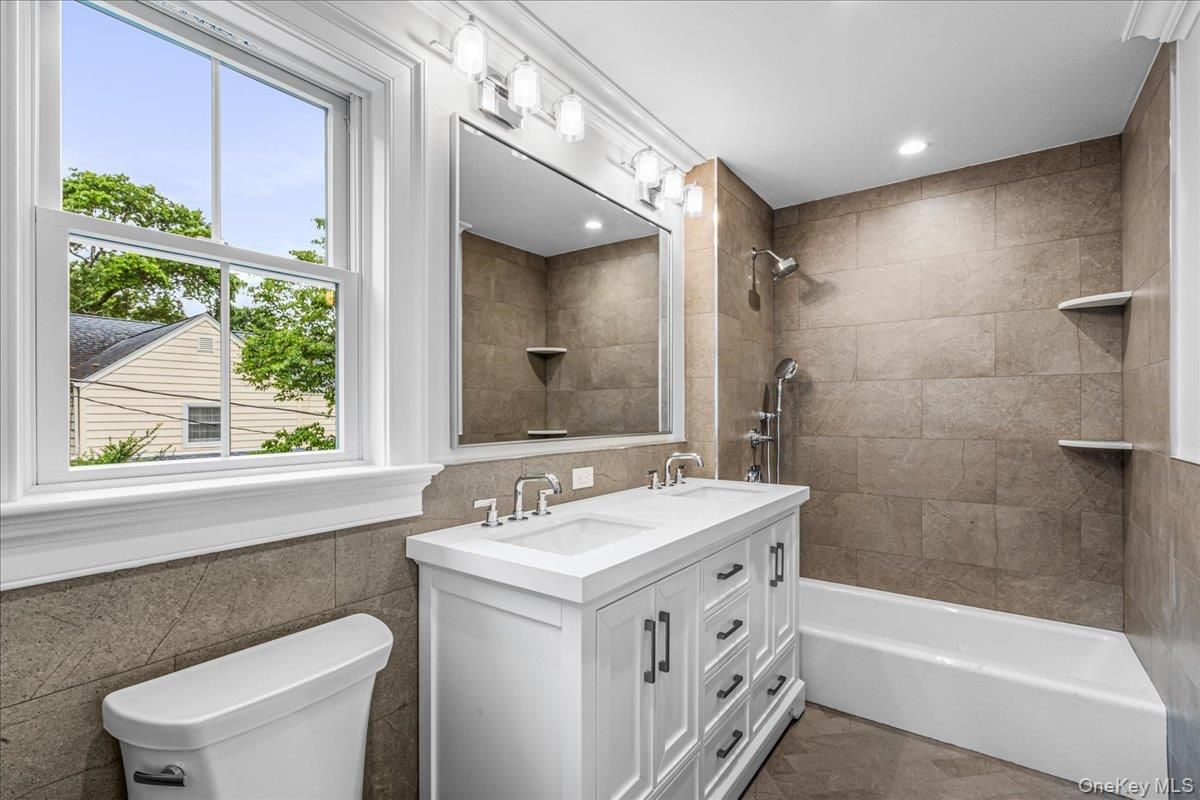 Bathroom, Interior, Recessed Lighting