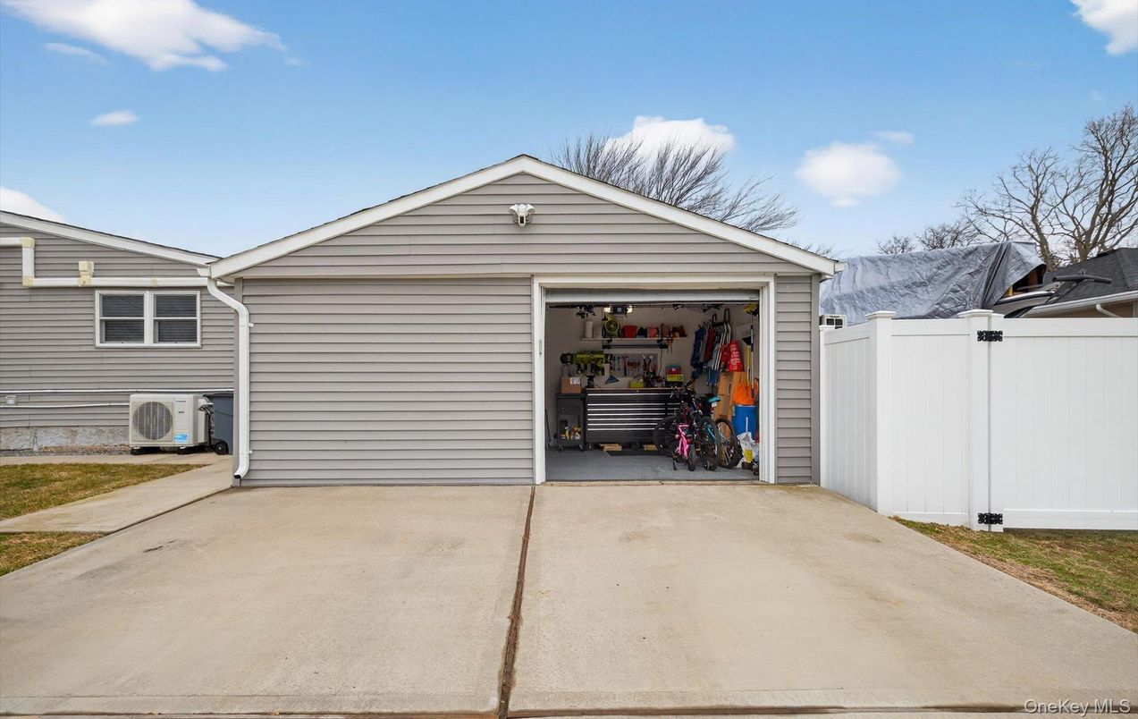 Detached Garage, Exterior