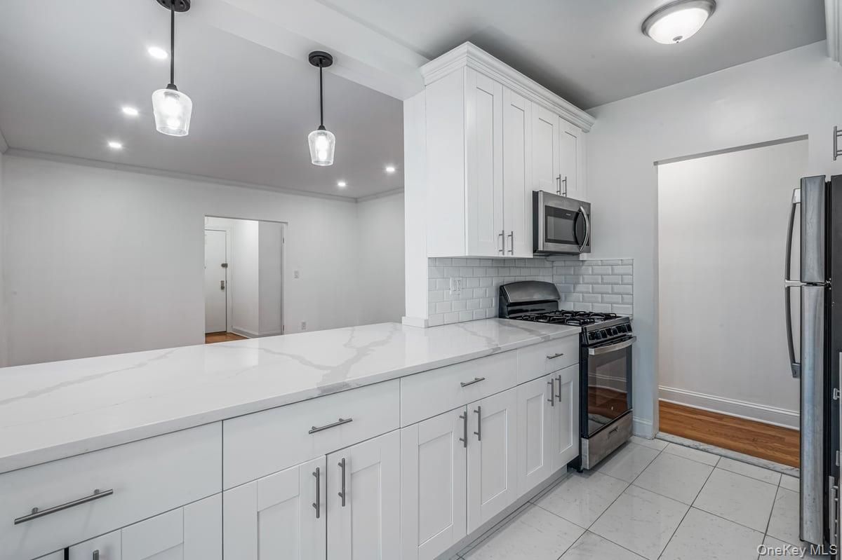 Interior, Kitchen, Pendant Lights, Recessed Lighting, Wood Texture Flooring