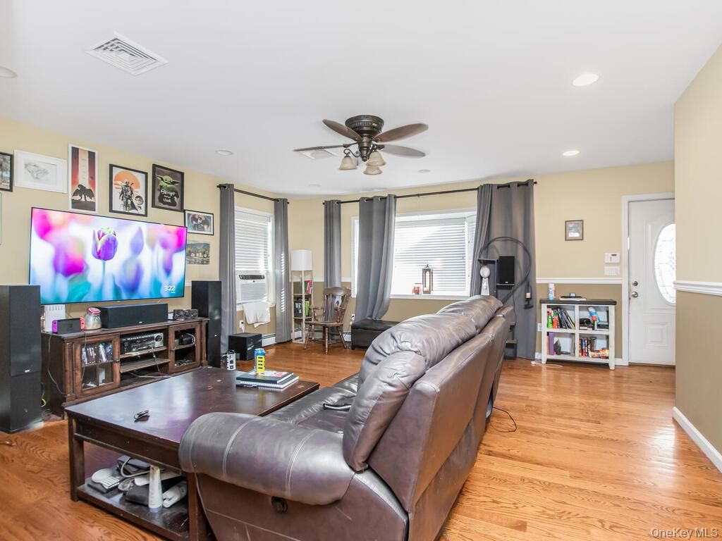 Game Room, Interior, Living room, Recessed Lighting, Wood Texture Flooring