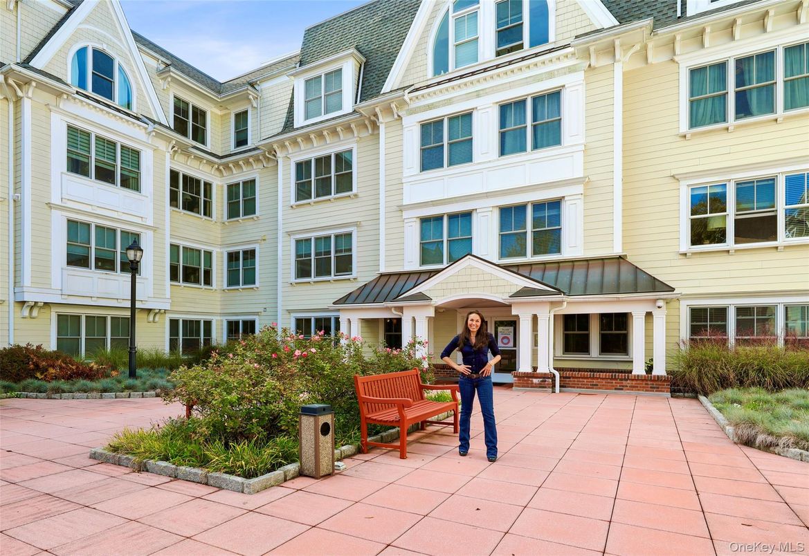 Exterior, Facade, Rowhouse