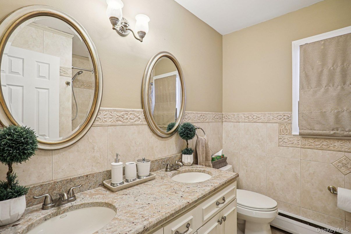 Bathroom, Dual Sink Vanities, Interior