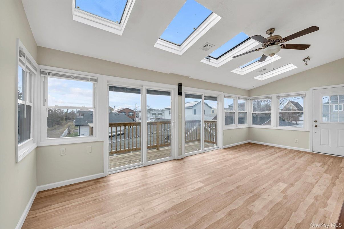 Empty room, Interior, Sun Room, Wood Texture Flooring