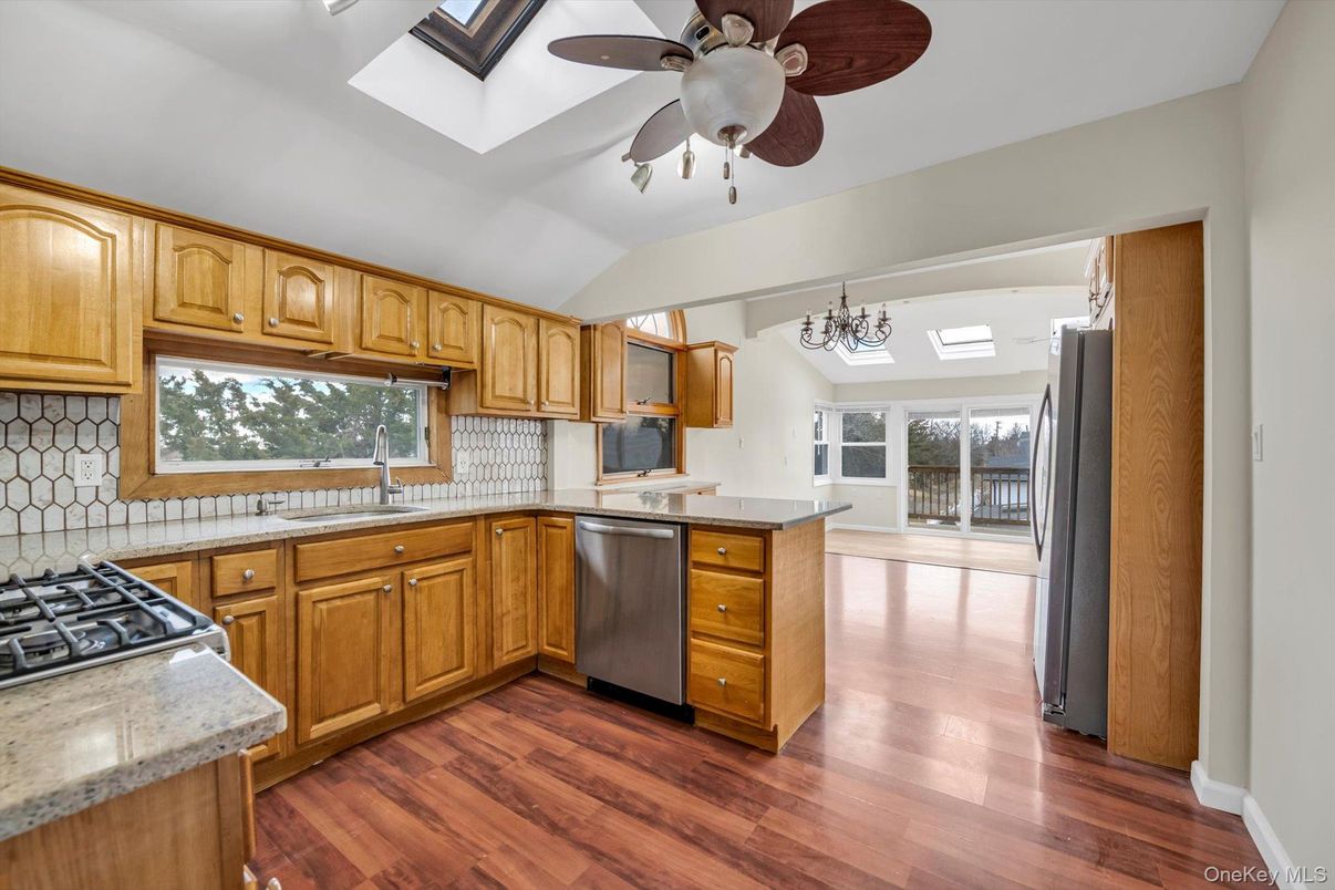 Chandelier, Interior, Kitchen, Wood Texture Flooring