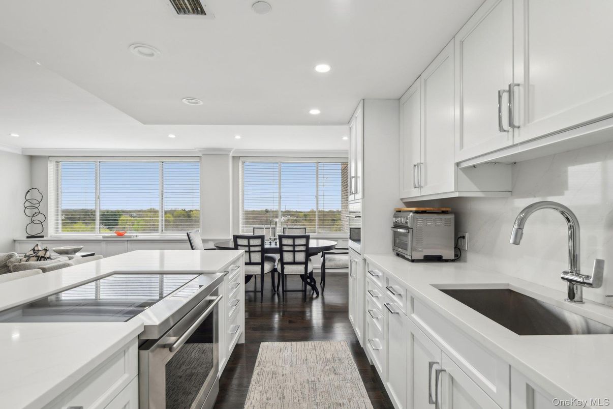 Dining room, Interior, Kitchen, Recessed Lighting, Wood Texture Flooring