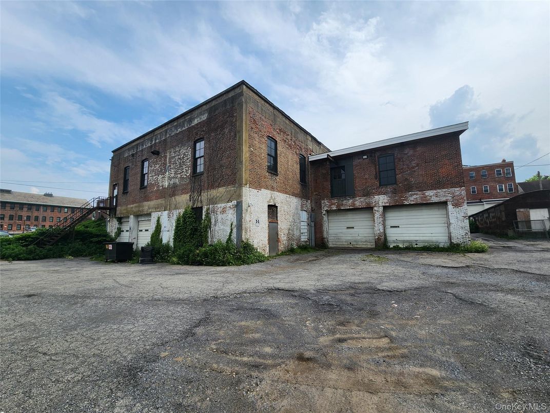 Attached, Exterior, Facade, Brick Facade, None