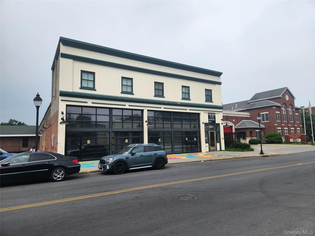 Attached, Exterior, Facade, Chicago School
