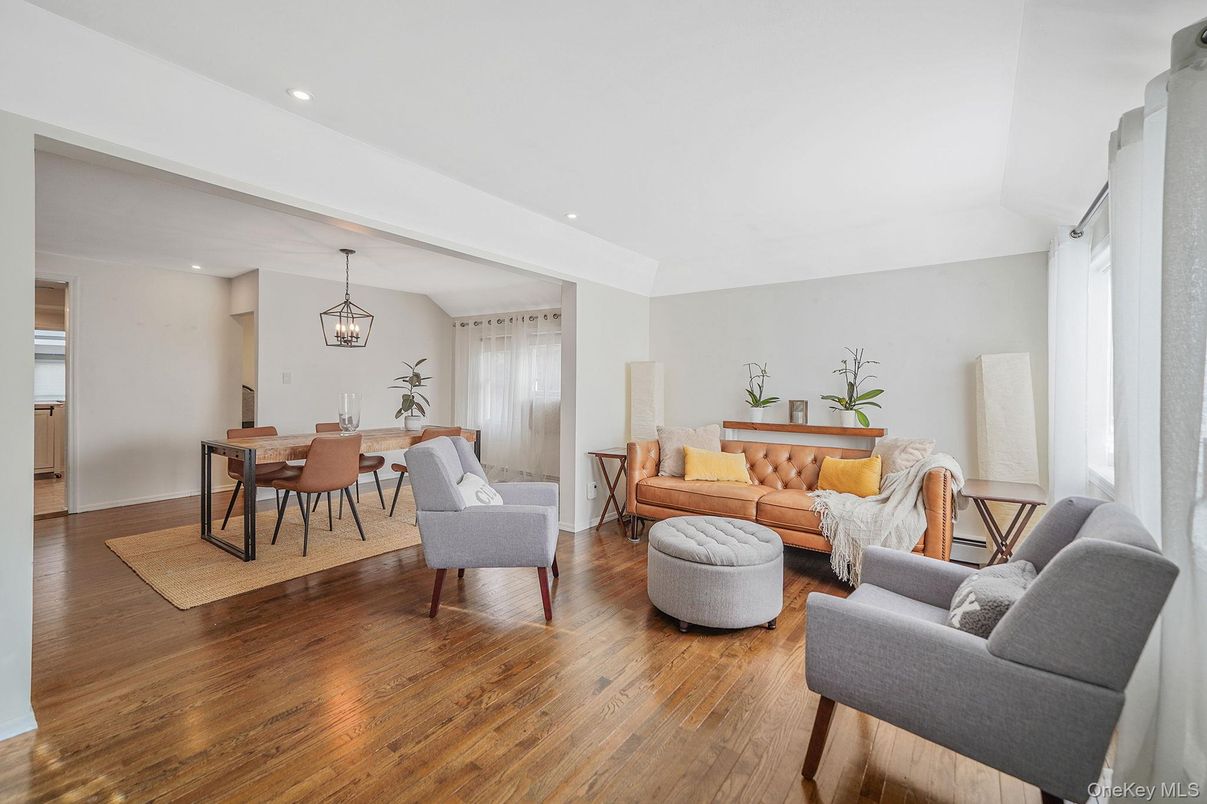 Dining room, Interior, Living room, Pendant Lights, Recessed Lighting, Wood Texture Flooring