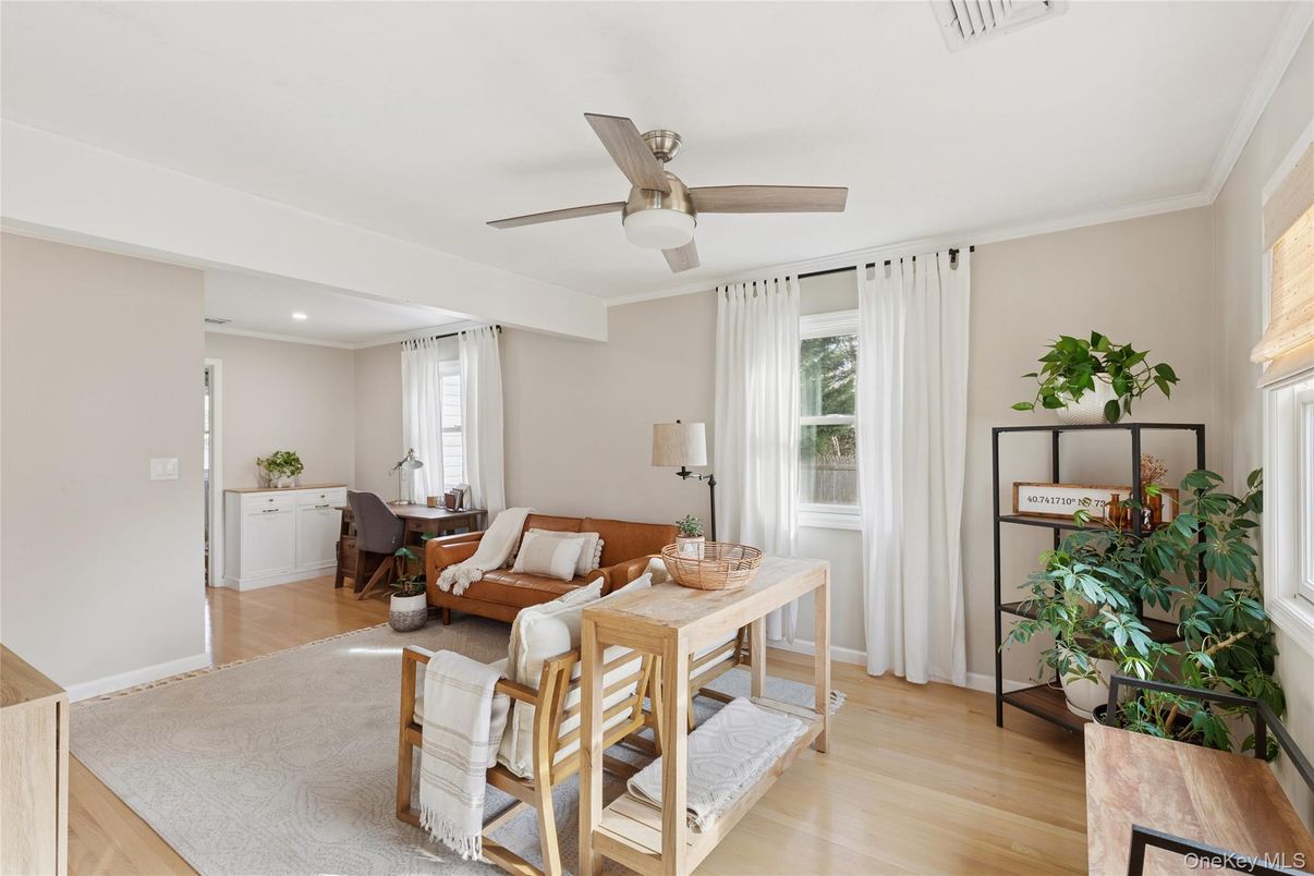 Dining room, Interior, Living room, Recessed Lighting, Wood Texture Flooring