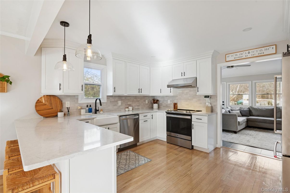 Interior, Kitchen, Living room, Pendant Lights, Stainless Steel Appliances, Wood Texture Flooring