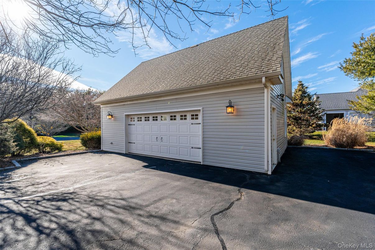 Detached Garage, Exterior