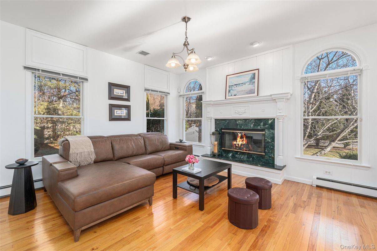 Fireplace, Interior, Living room, Pendant Lights, Recessed Lighting, Wood Texture Flooring