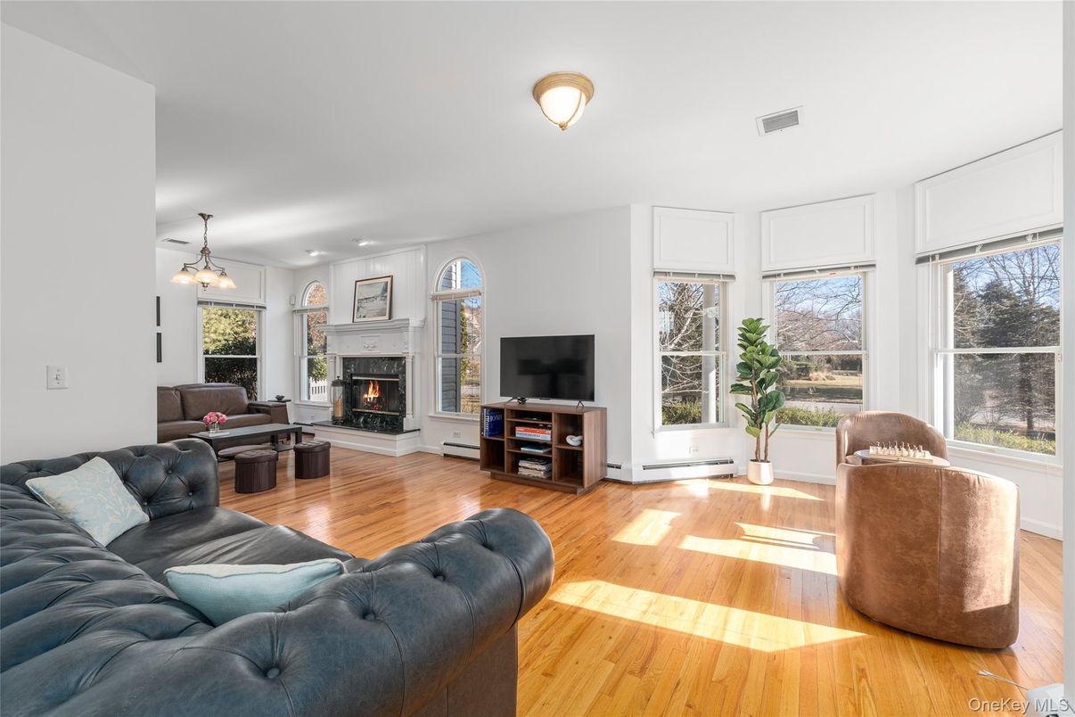 Fireplace, Interior, Living room, Pendant Lights, Recessed Lighting, Wood Texture Flooring