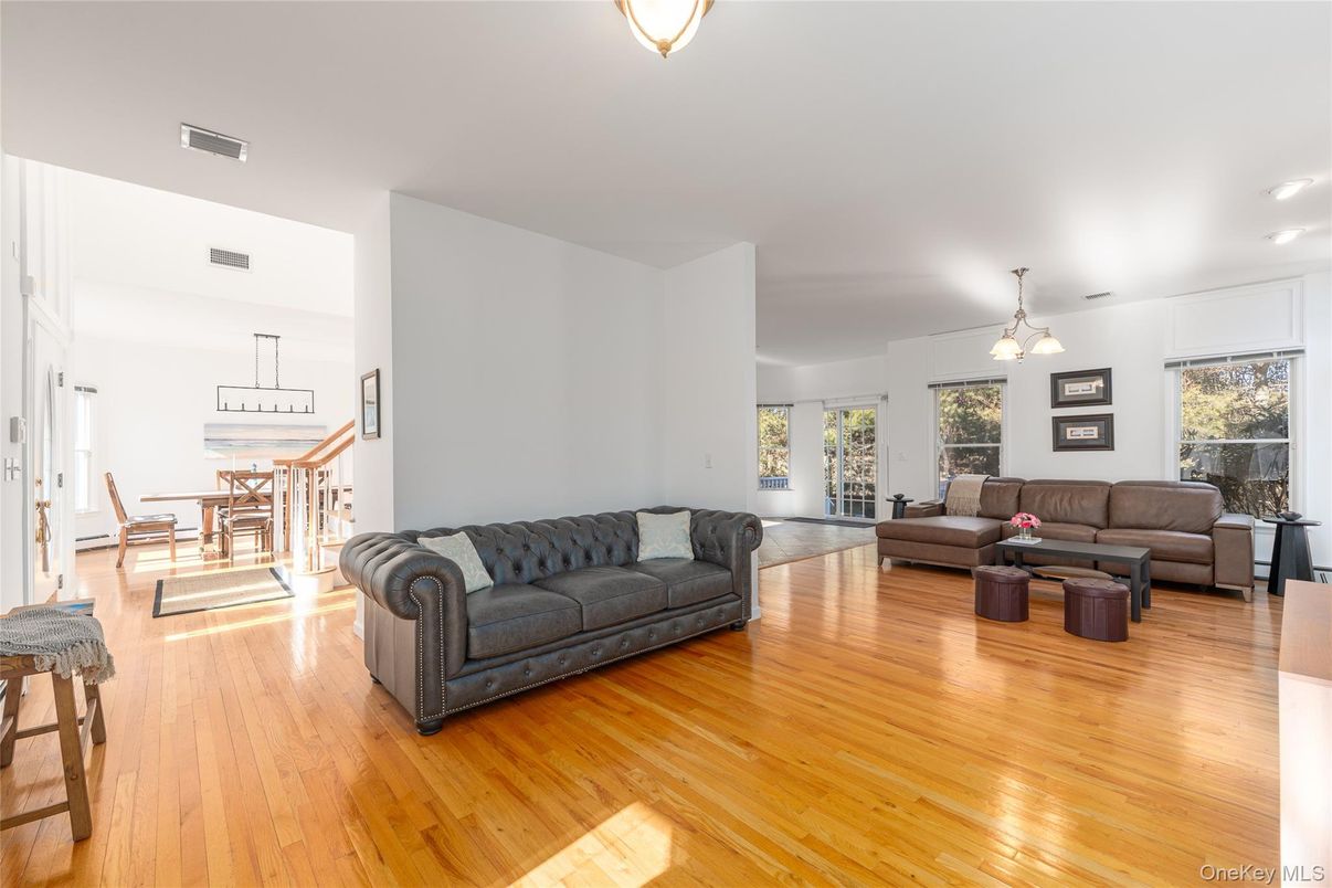 Dining room, Interior, Living room, Pendant Lights, Recessed Lighting, Wood Texture Flooring